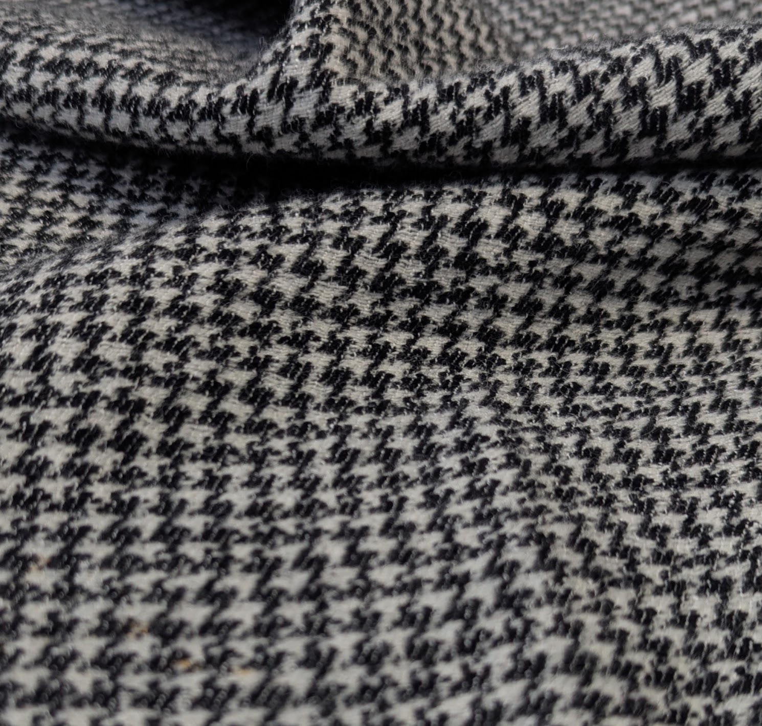 JE2234 — Black White Doris Dog Tooth