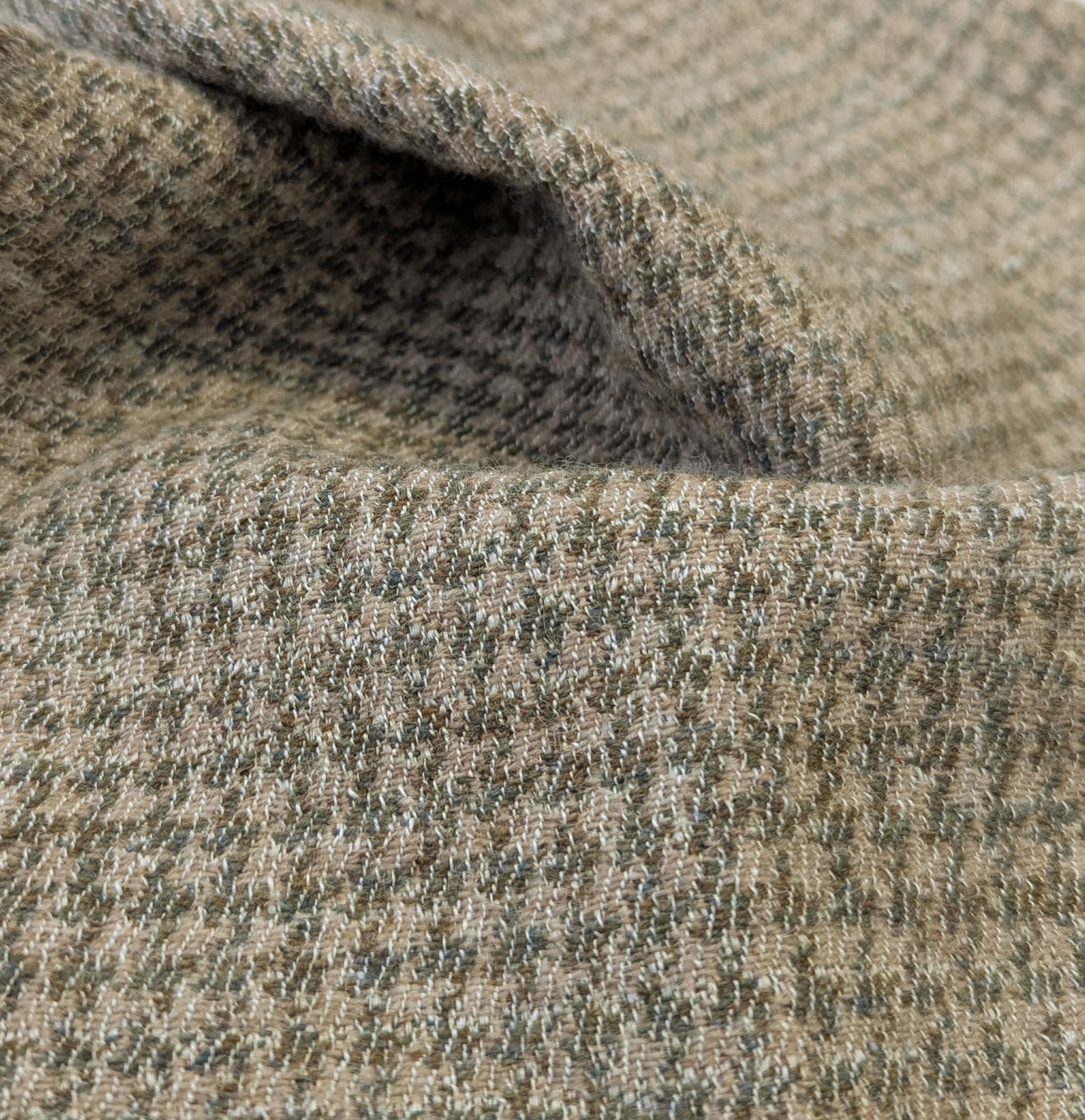 JE2304 — LT Fawn Green Doris